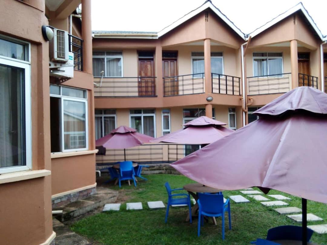 Westcliff Hotel Lira 外观 照片